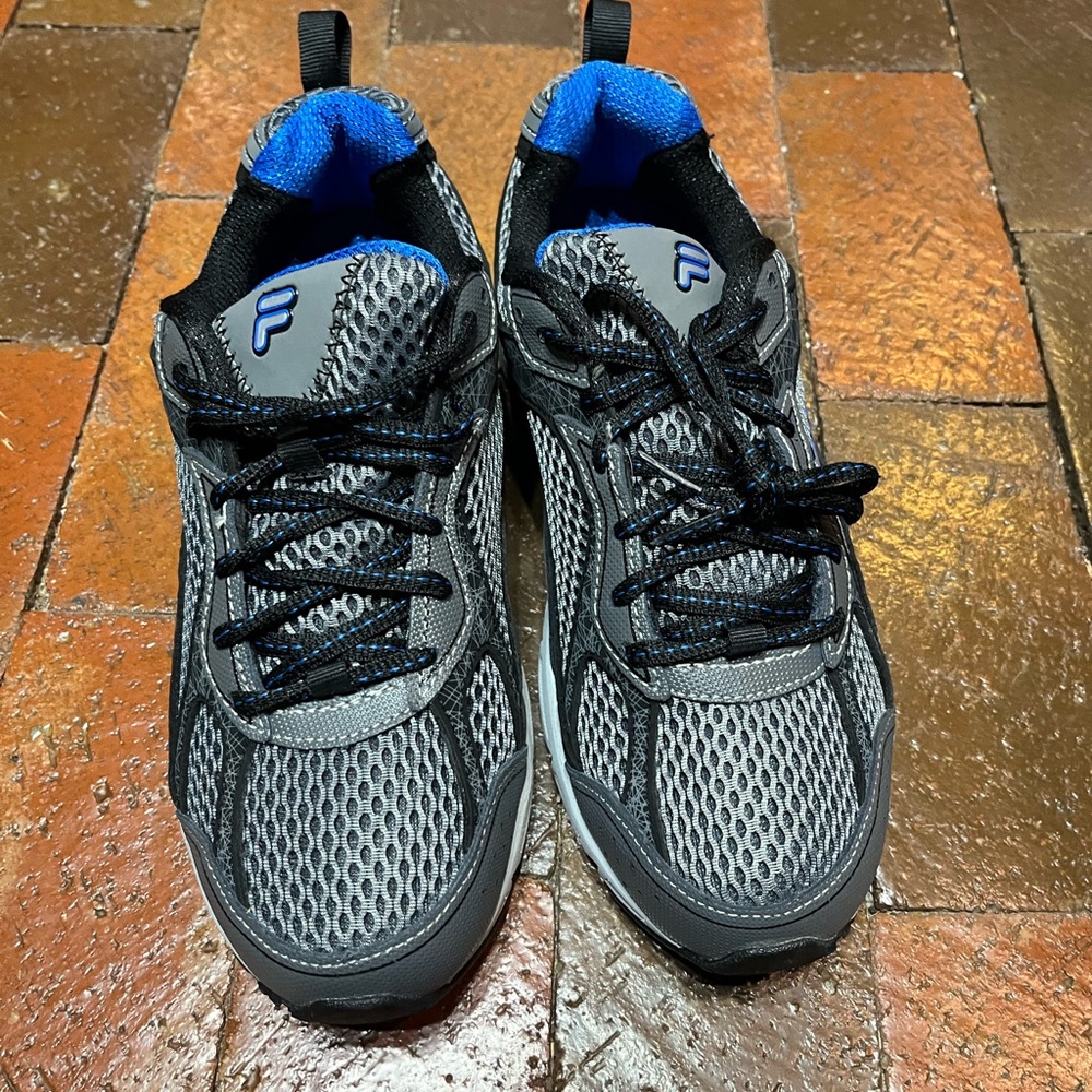 Fila grey and blue tennis shoes women size 9 3122